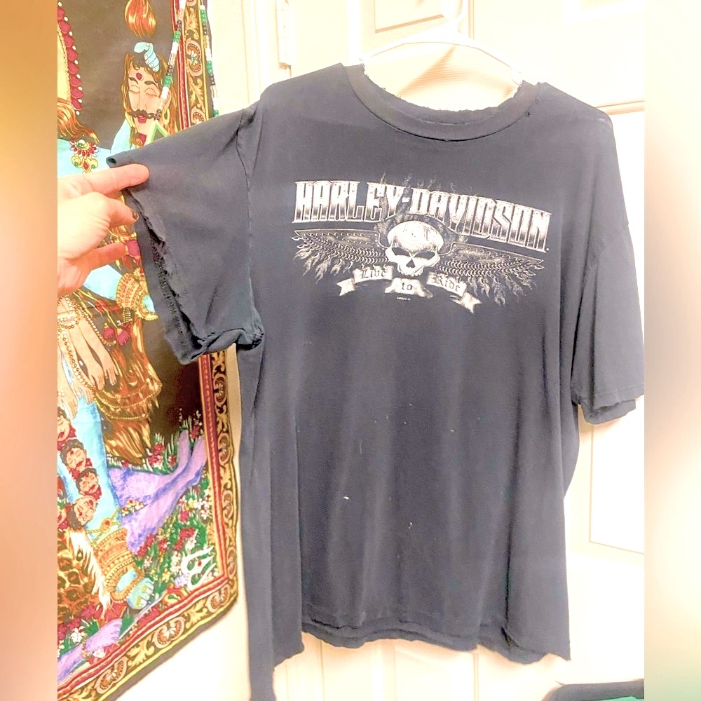 Harley Davidson skull perfectly distressed thrashed tee 2005 vintage y2k